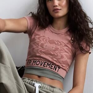 Free People Movement Run The Distance Baby Tee Women’s M/L Dusty Pink Crop NEW